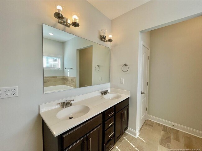 Building Photo - 279 Cromwell Ct