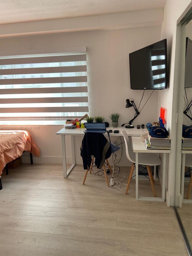 Building Photo - 677 NE 24th St