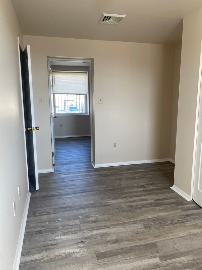 Building Photo - 916 Chester Pike