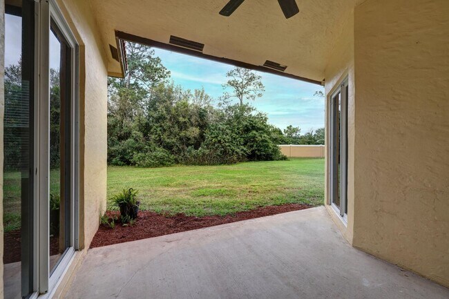 Building Photo - 833 SW Vineland Ct