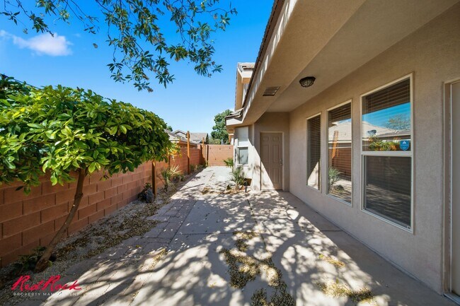 Building Photo - 3304 W Palomar