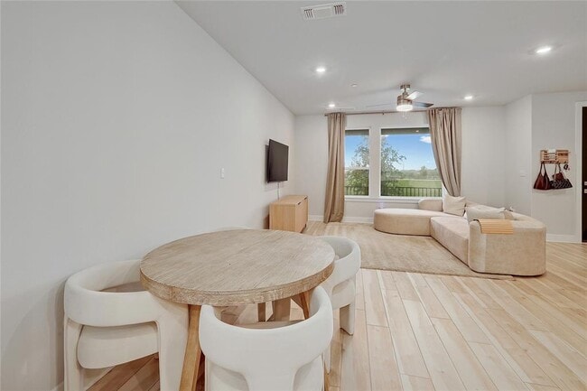 Building Photo - 207 Flowers Ave