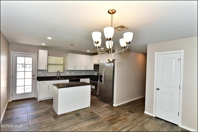 Building Photo - 963 Aircoupe Way