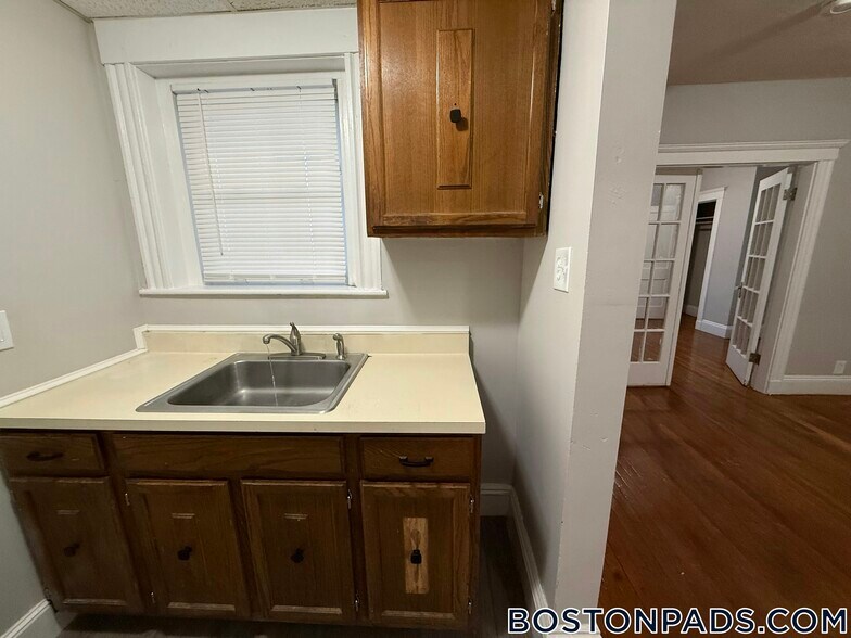 Building Photo - 44 Estes St