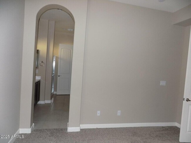 Building Photo - 1367 S Country Club Dr