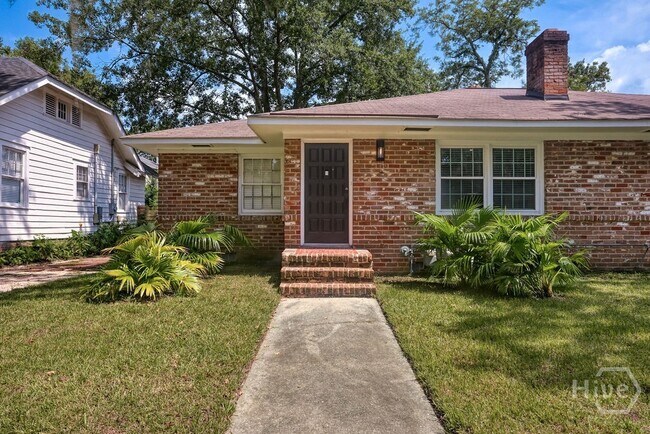 Primary Photo - 916 Maupas Ave