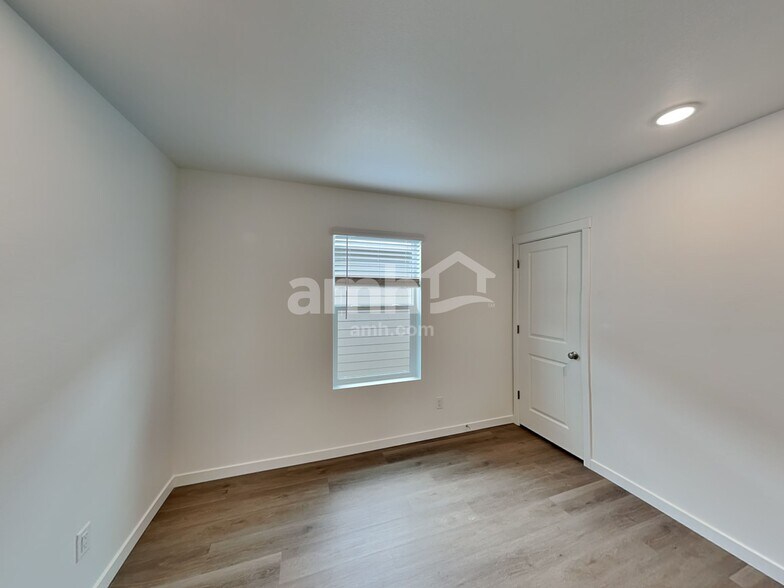 Building Photo - 310 N Addison Way