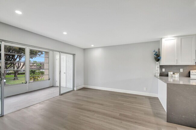 Building Photo - 702 Lori Dr