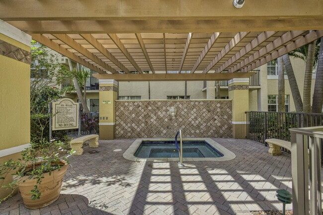 Building Photo - 1801 N Flagler Dr