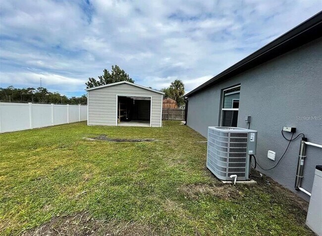 Building Photo - 18505 3rd Ave