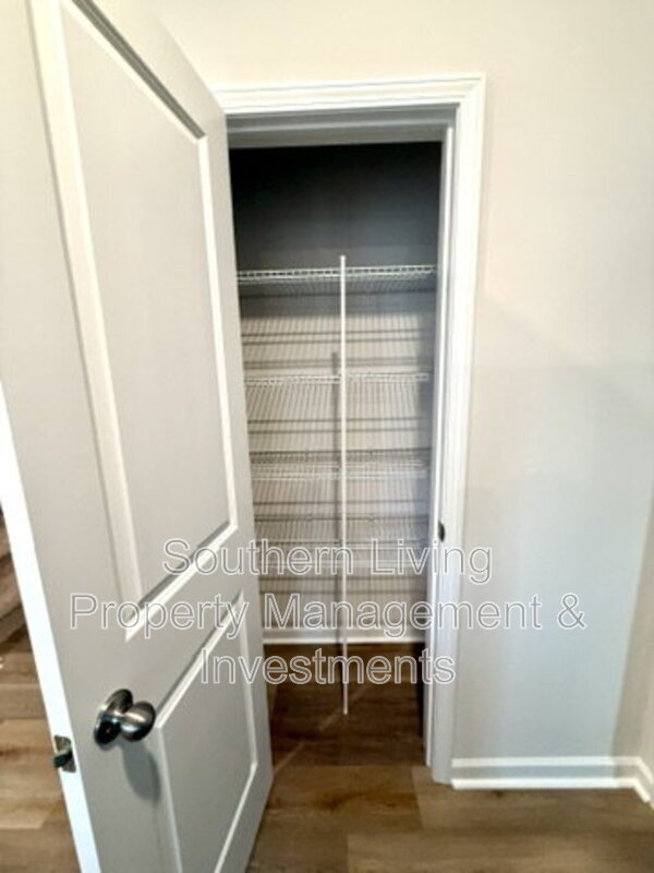 Building Photo - 1413 Secrest Cmns Dr