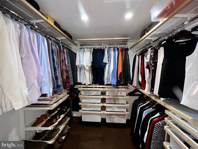 Building Photo - 909 St Stephens Rd