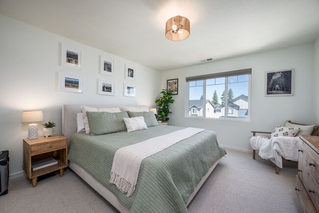 Building Photo - Freshly Updated 3Bed Home: Community Pool ...