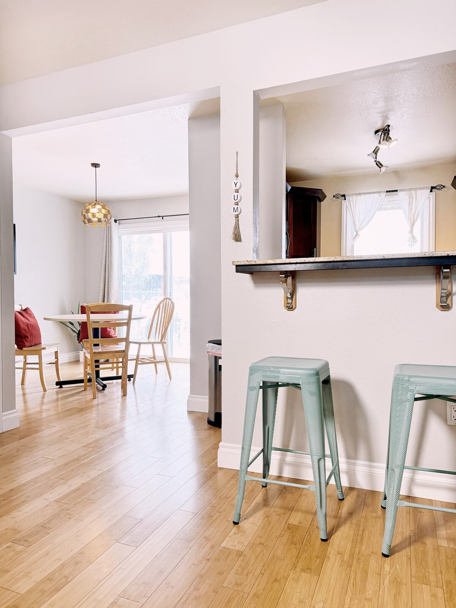 Building Photo - 319 W 12th Ave