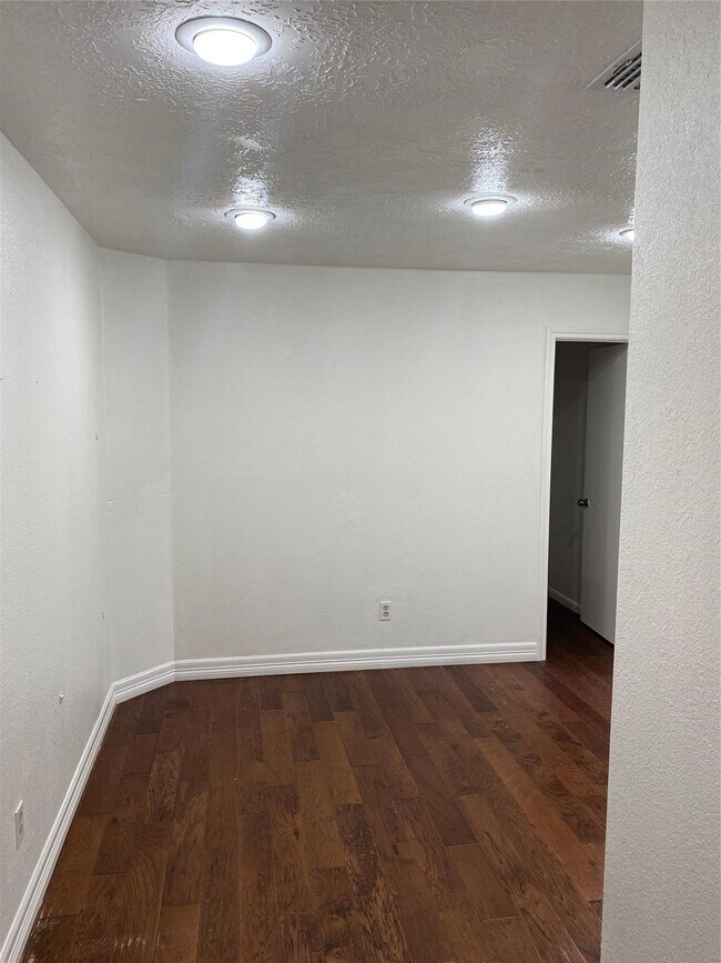 Building Photo - 22811 Rangeview Dr
