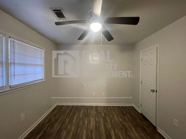 Building Photo - Two Bedroom Apartment in Warner Robins!