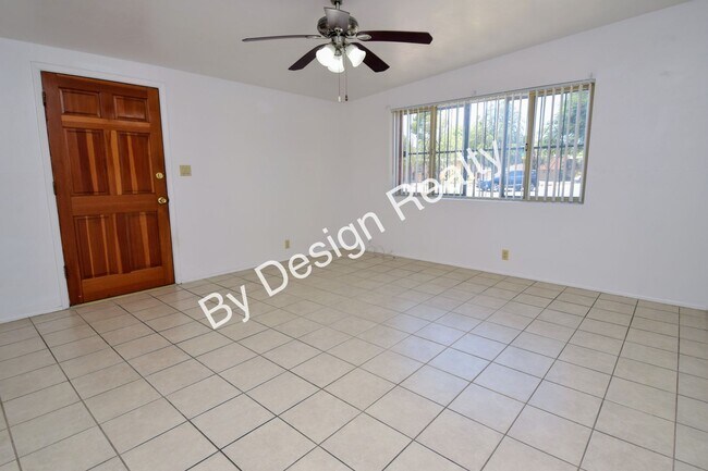 Building Photo - 3 Bed 2 Bath Midtown Duplex with Covered Parking & Storage
