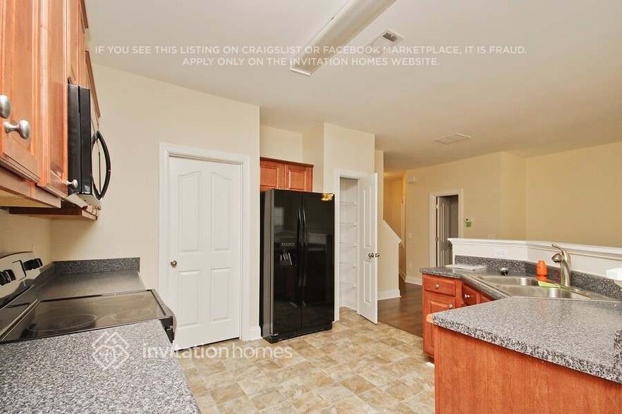 Building Photo - 5342 Catrina Way