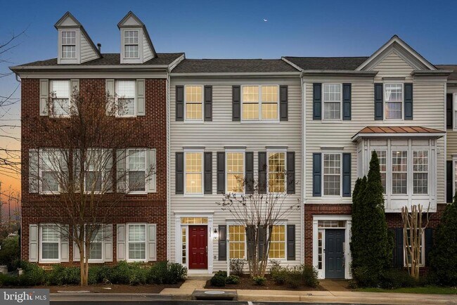 Building Photo - 5036 Greenhouse Terrace