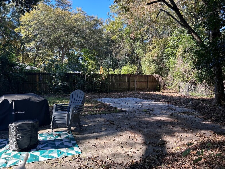 Building Photo - 4425 Holmes Ave