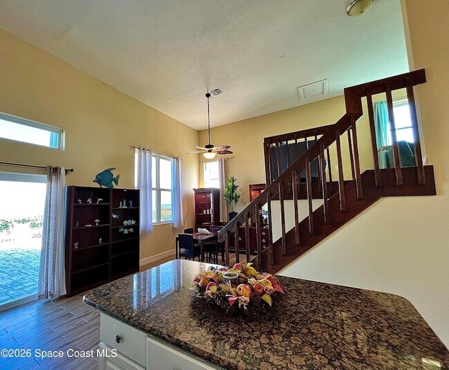 Building Photo - 799 Shell St