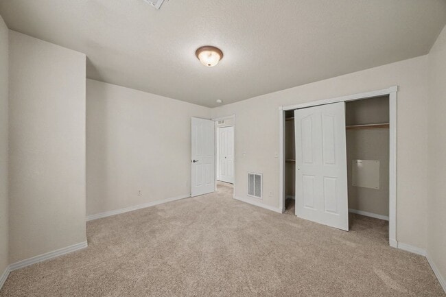 Building Photo - 1431 Madison Ridge Heights