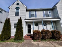 Building Photo - Nicely Updated 3 Bedroom Duplex