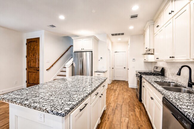 Building Photo - 3605 Billingsley St