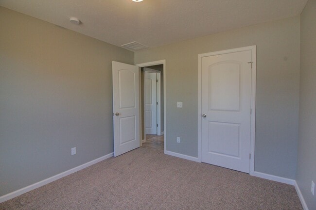 Building Photo - 3 Car Garage in Nixa!