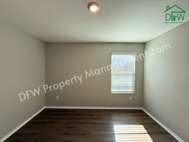 Building Photo - Modern 4-Bedroom Home with Island Kitchen & Spacious Backyard in Princeton!