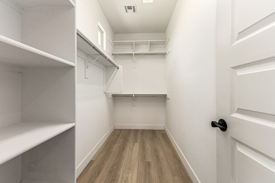 Building Photo - 20954 E Mayberry Rd