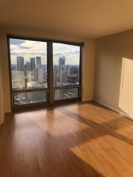 Bedroom - 440 N Wabash Ave