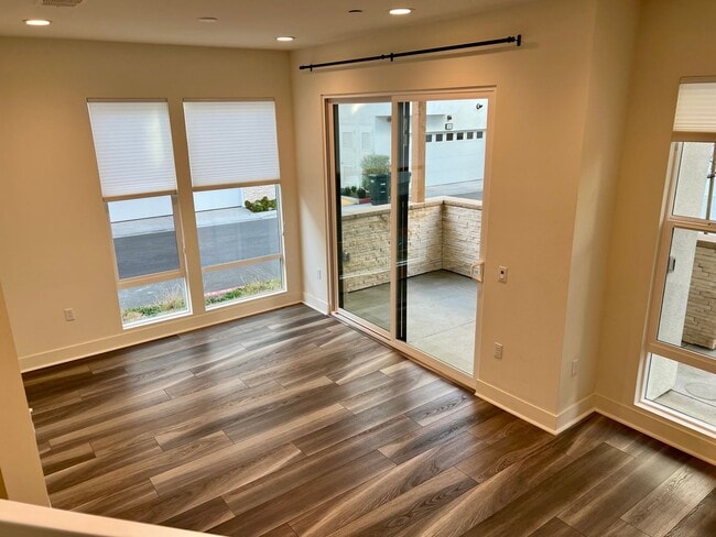 Building Photo - Exclusive Executive Condo in the Heart of ...