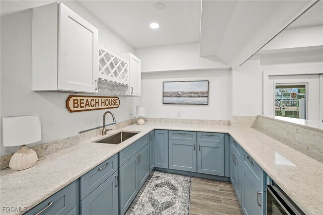 Building Photo - 256 Ibis St