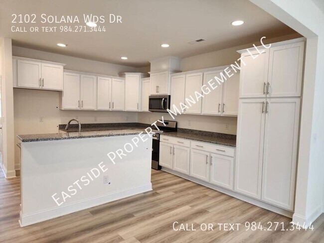 Building Photo - 2102 Solana Wds Dr