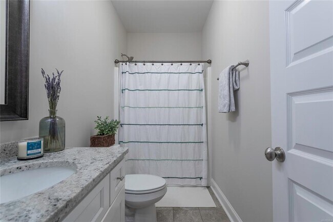 Building Photo - 357 Sydney Dr S