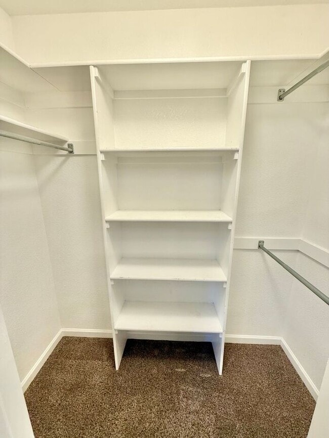 Building Photo - 3 Bedroom 2.5 Bath Townhome with 1 car gar...