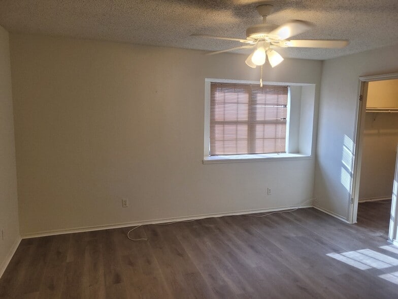 Building Photo - 17915 Summer Knoll Dr
