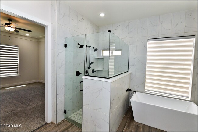 Building Photo - 13868 Paseo Perlas Dr