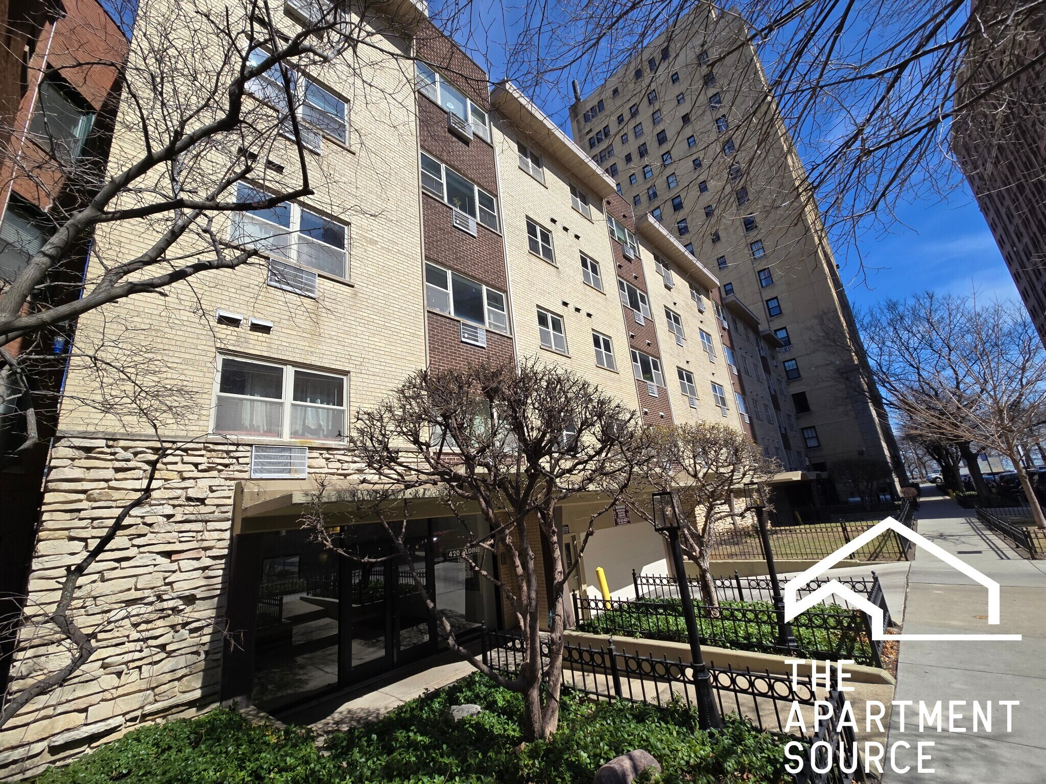 Building Photo - 420 W Aldine Ave