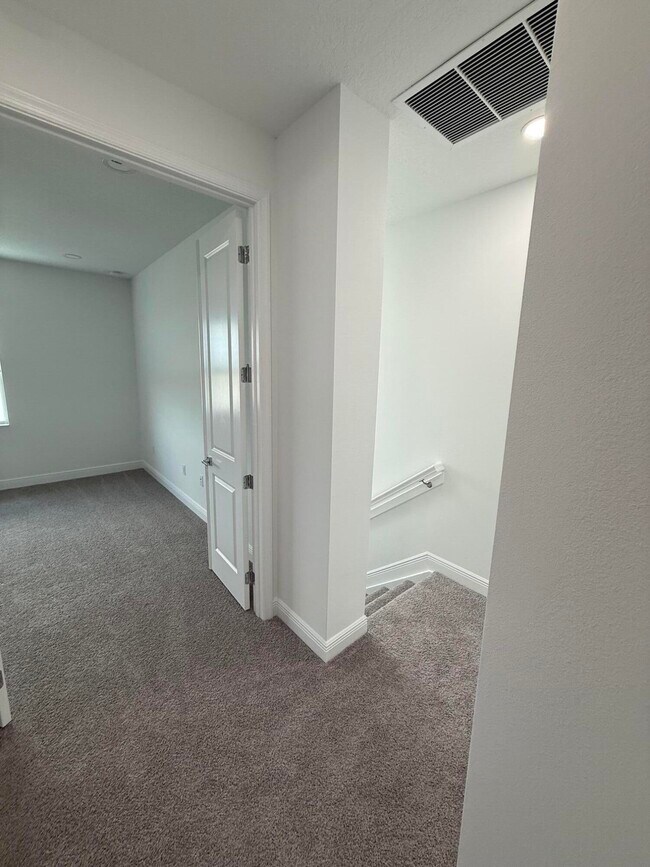 Building Photo - 4718 Longwood Lk Sq