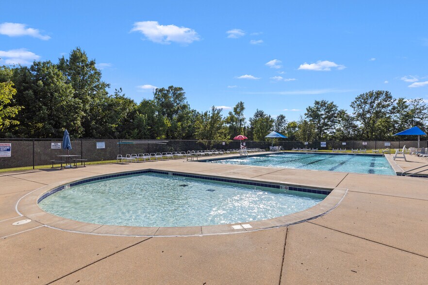 Building Photo - 576 Donna Marie Dr