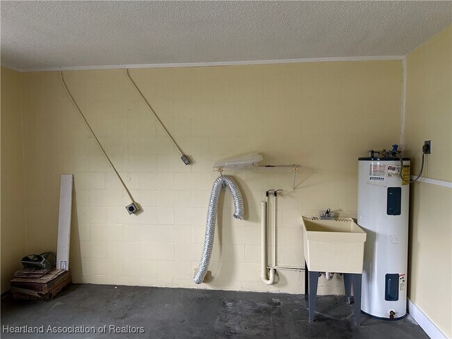 Building Photo - 3715 Castile Ave