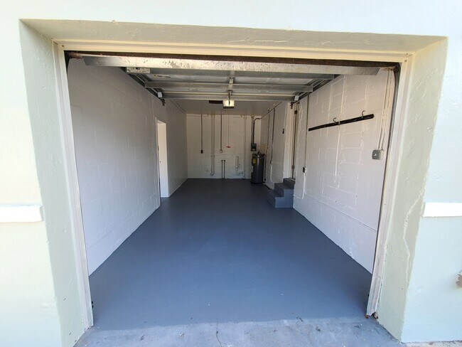 Building Photo - Stunning Corner-Lot Rental: 4BR/2BA with Courtyard