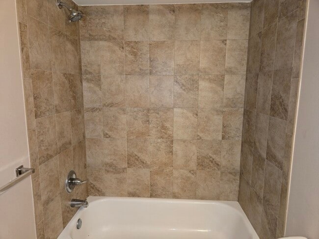 Building Photo - 14382 Shadywood Dr