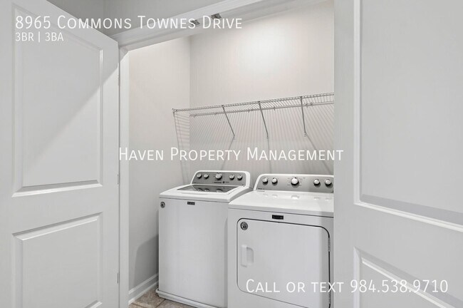 Building Photo - 8965 Commons Townes Dr
