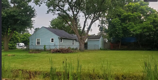 Building Photo - Charming 3-Bedroom Pet-Friendly Home with Modern Conveniences in Flint Charter Township!