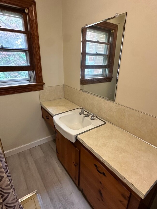 Building Photo - RENTAL HOME 3BD/1.5BTH