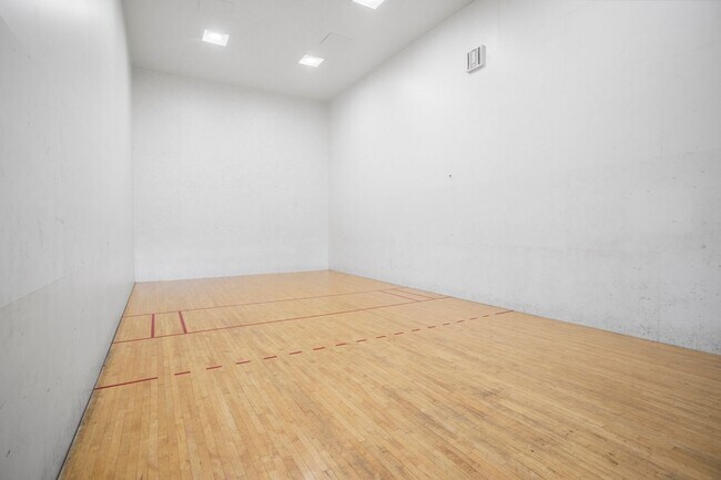 Building Photo - ** FAIRWAY PRESERVE ** 3 BED / 2 BATH CONDO - PET OK! - NORTH NAPLES - ANNUAL RENTAL