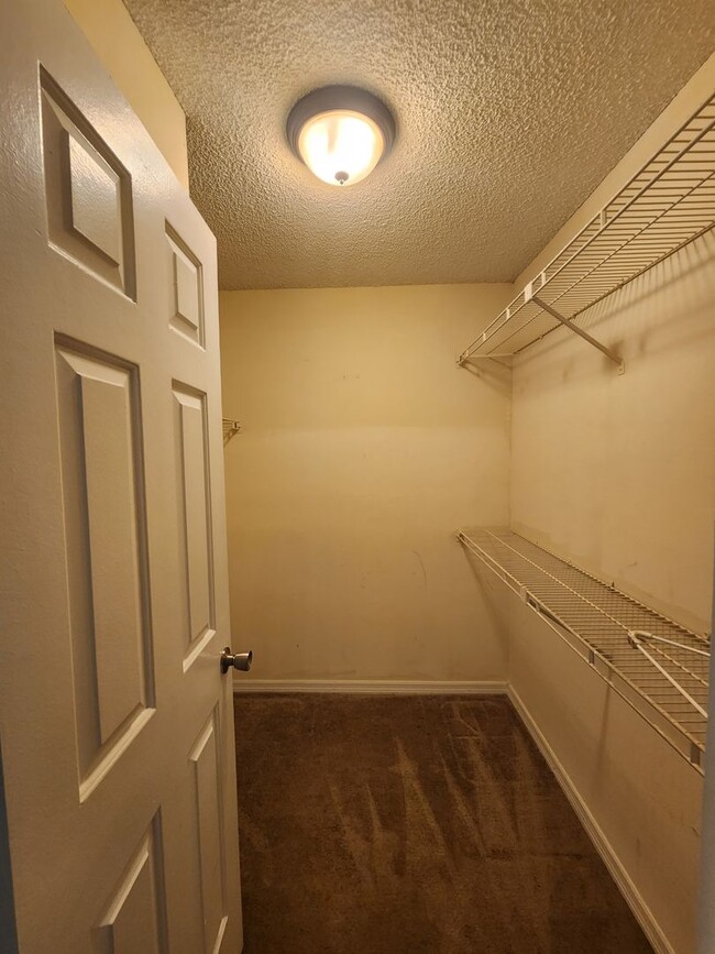 Building Photo - : 2 Bedroom 2 Bath Condo